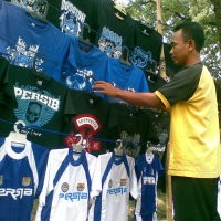 Penjual Kaos Persib Keluhkan Sanksi PSSI dan Kapolda Jabar